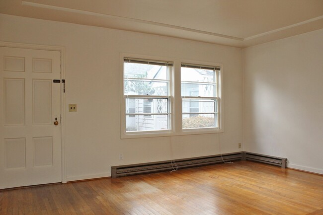 Building Photo - 3507 SW 11th Ave