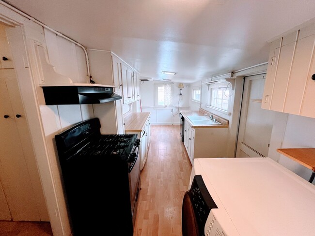 Building Photo - Adorable 2BR / 1BA House in North Pacific Beach