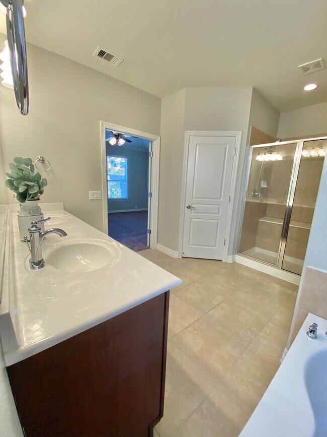 Building Photo - 147 Clearmont Pl