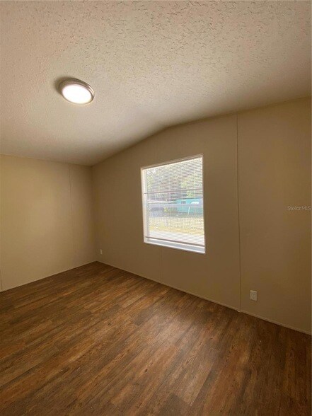 Building Photo - 37412 Carringer Rd
