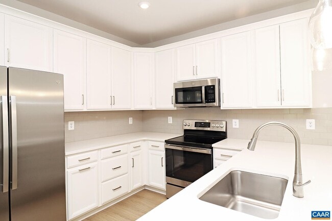 Building Photo - 825 Wesley Ln