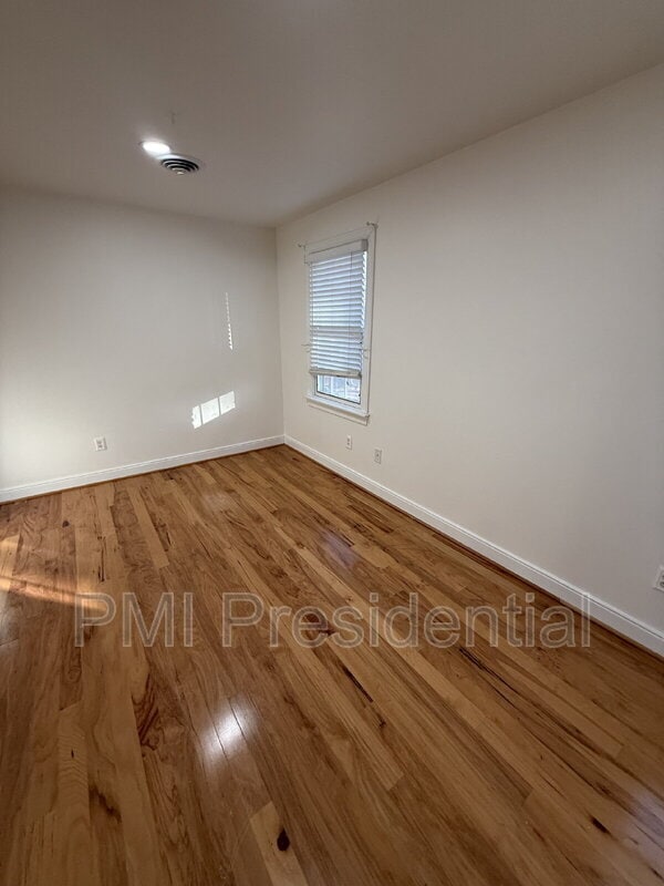 Building Photo - 15900 Beach Rd