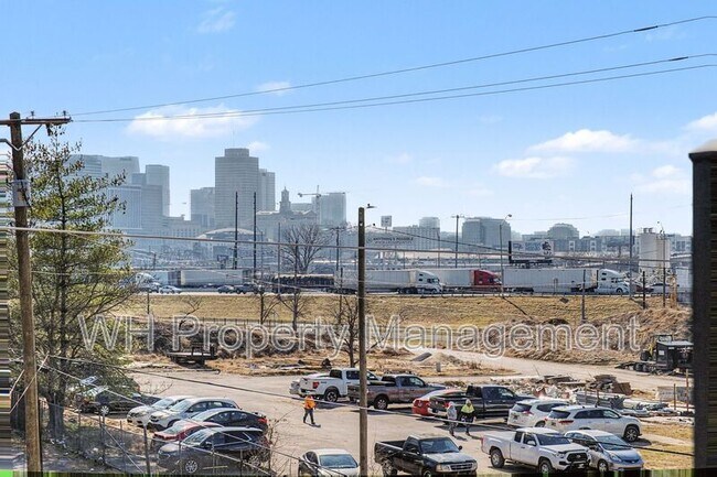 Building Photo - 123 Berry St