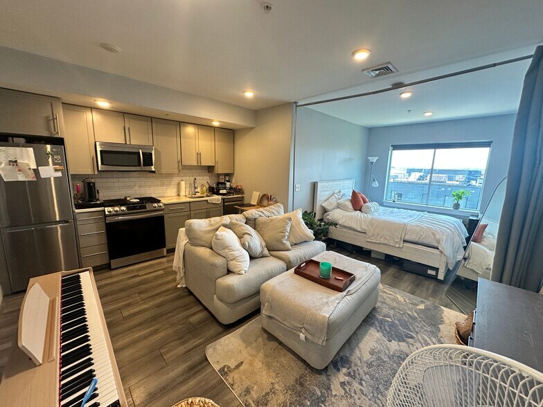 Building Photo - 55 W 5th St