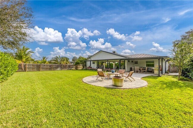 Building Photo - 533 SE Ocean Spray Terrace