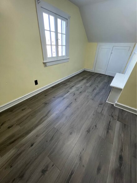 Building Photo - 307 N Main St