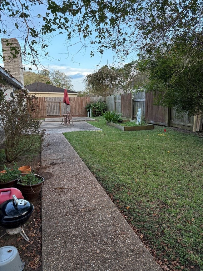 Building Photo - 2902 Arrowhead Dr