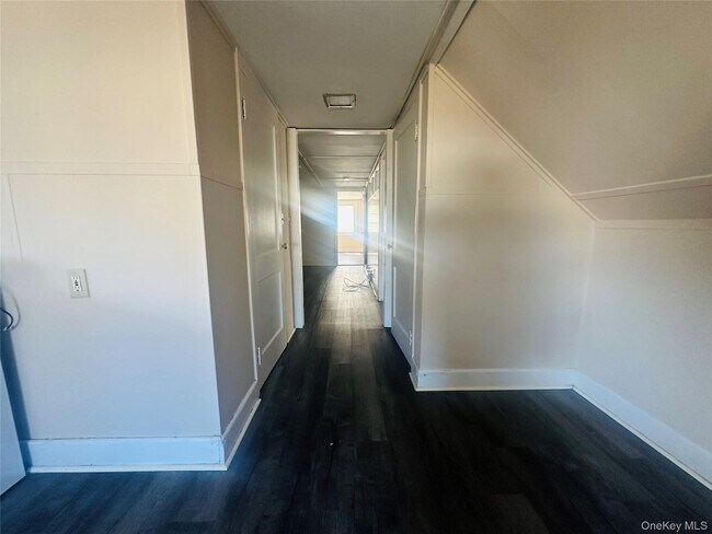 Building Photo - 18 Taylor Ave