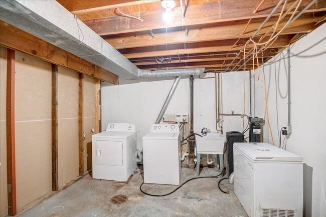 Building Photo - 1309-1311 Prairie Rd