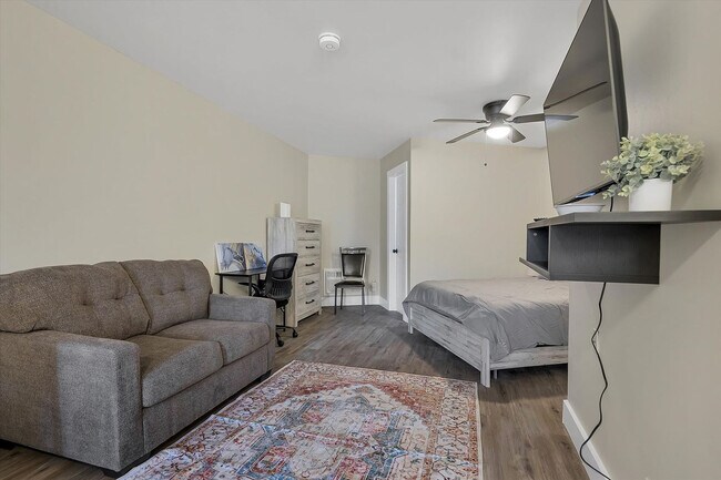 Building Photo - 3801 SW Triana Blvd