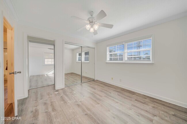 Building Photo - 205 Sunset Ln