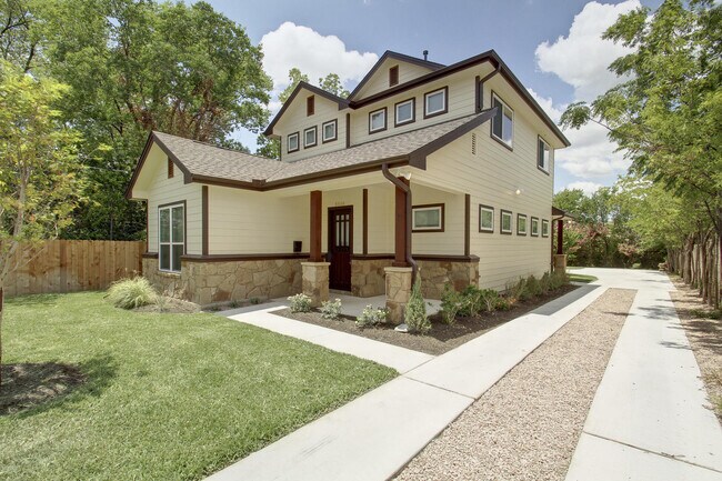 Building Photo - UT PRE-LEASE: Wood Floors, North Campus, L...