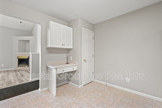 Building Photo - 2212 Lesner Crescent