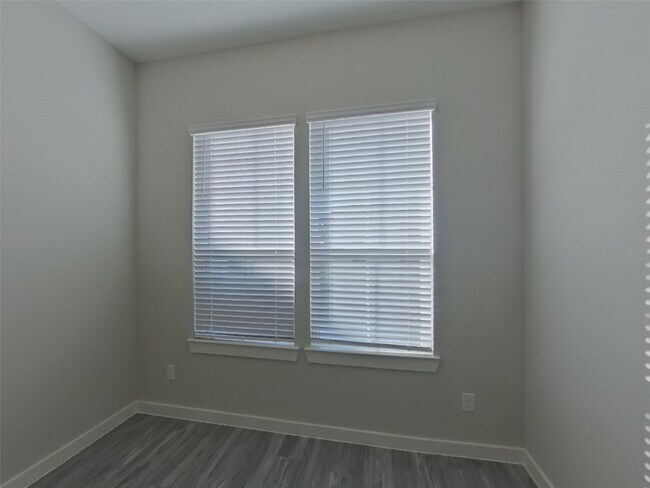 Building Photo - 4914 San Fabiano Ct