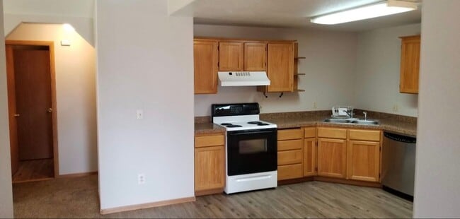 Building Photo - 3 Bed Home with Covered Patio & Fenced Yard!