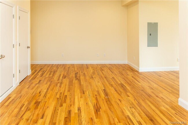 Building Photo - 23 E Main St