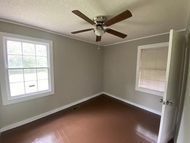 Building Photo - 405 McArthur Blvd