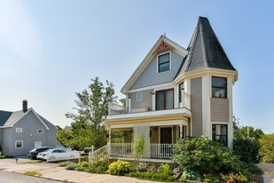 Building Photo - 10 Symmes St