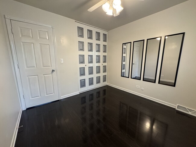 Building Photo - 485 Sidney Ave