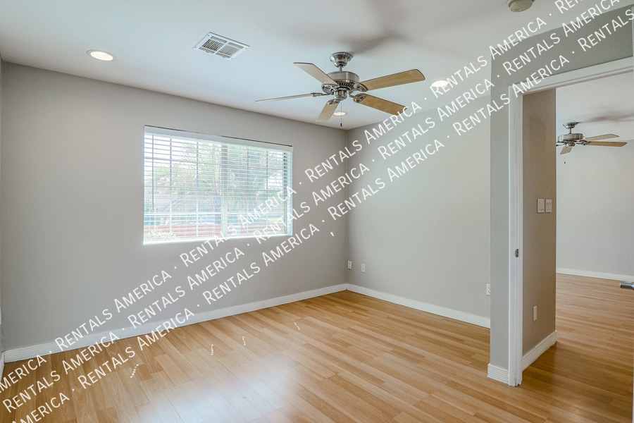 Building Photo - 1850 E Maryland Ave