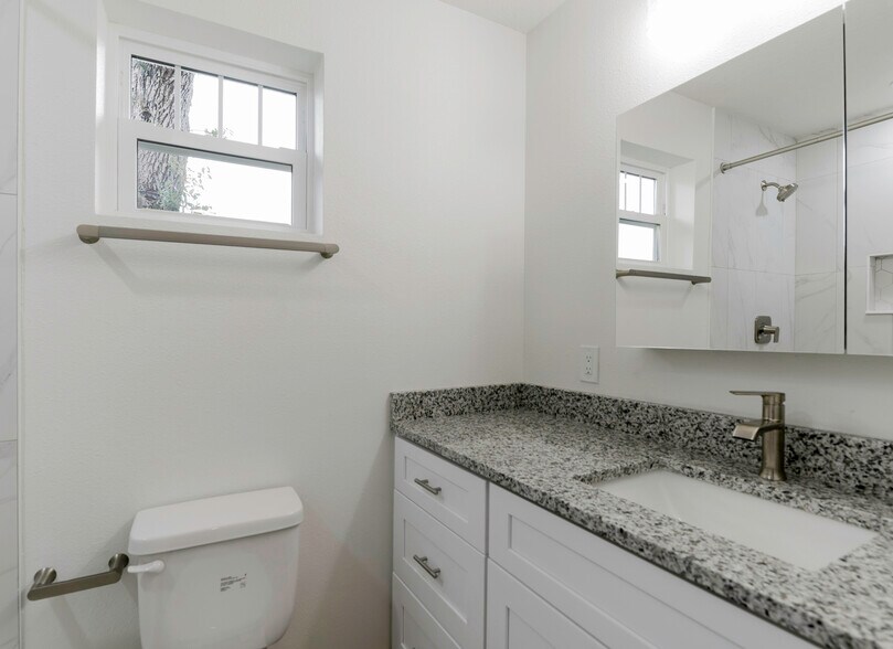 bathroom - 2735 4th Ave S