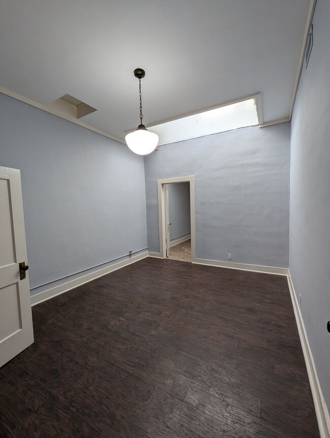 Building Photo - 409 Main St