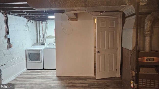 Building Photo - 4213 Hildreth St SE