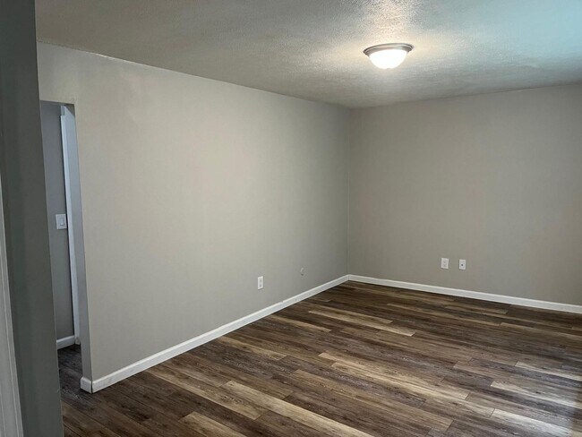 Building Photo - 2656 Sherborne Crescent