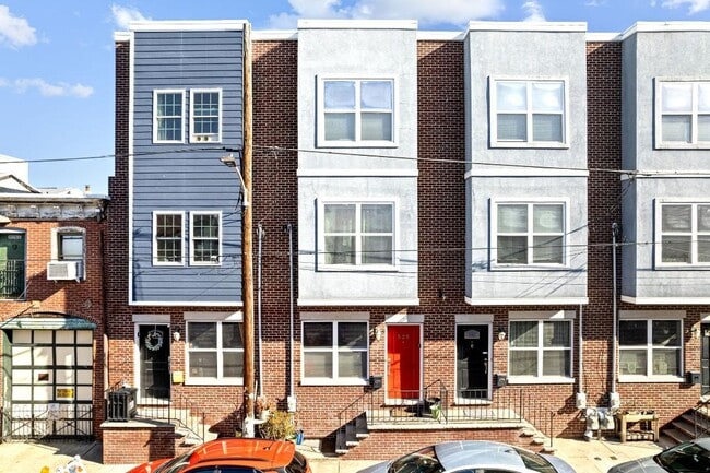 Building Photo - 525 Titan St