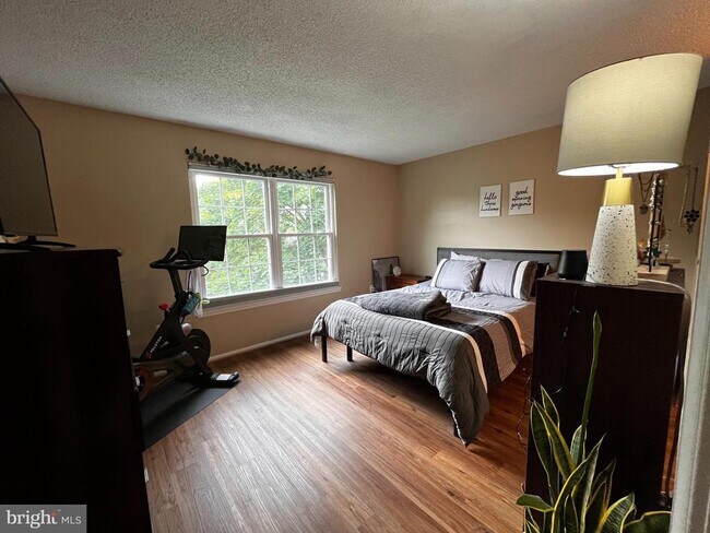 Building Photo - 7746 New Providence Dr