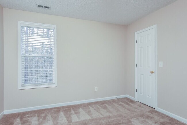 Building Photo - 1004 Open Field Dr
