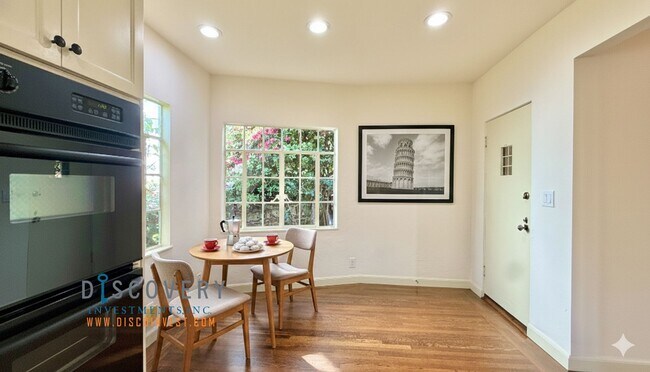 Building Photo - Oakmore 3+ Bedroom Spanish Mediterranean Home