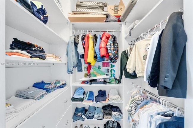 Building Photo - 19500 Turnberry Way