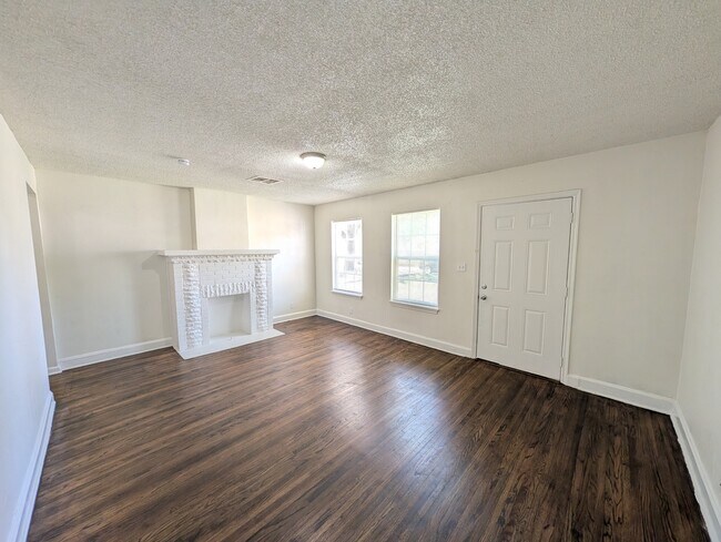 Building Photo - 1627 N Denver Ave