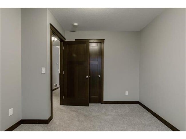 Building Photo - 1025 Pheasant Run