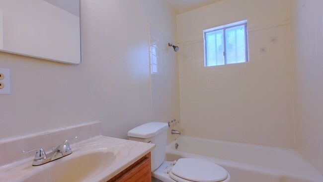 Building Photo - 532 Chama St SE