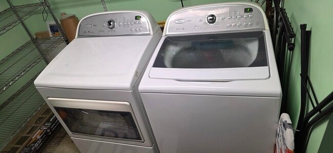 Building Photo - 512 N Somerset Ave