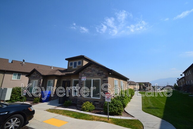 Building Photo - 1989 N Belmont Dr
