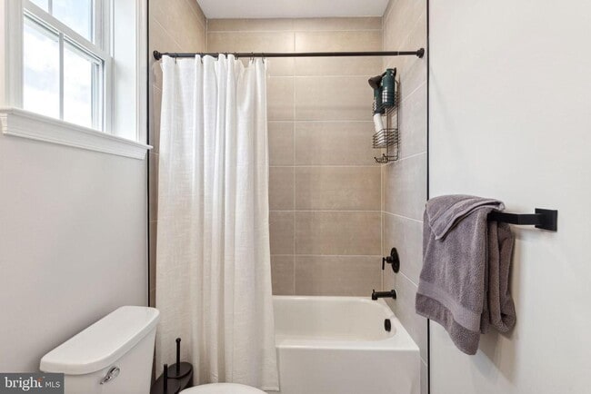 Building Photo - 153 Morgan St