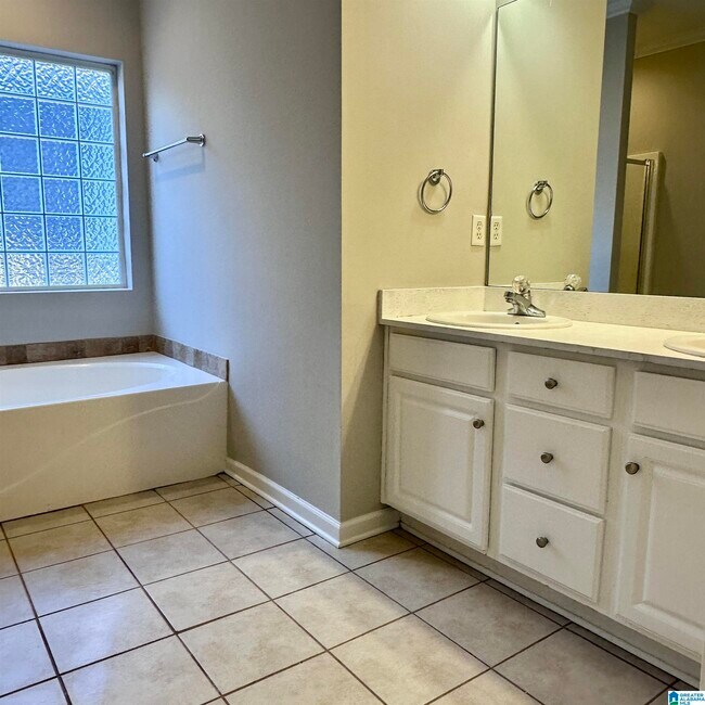 Building Photo - 5272 Promenade Dr