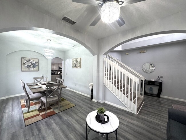 Building Photo - 736 Kildrummy Dr