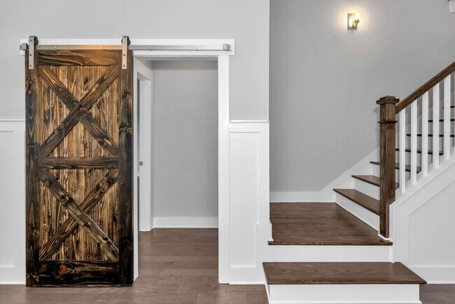 Building Photo - Luxury Craftsman Home in Monrovia Springs