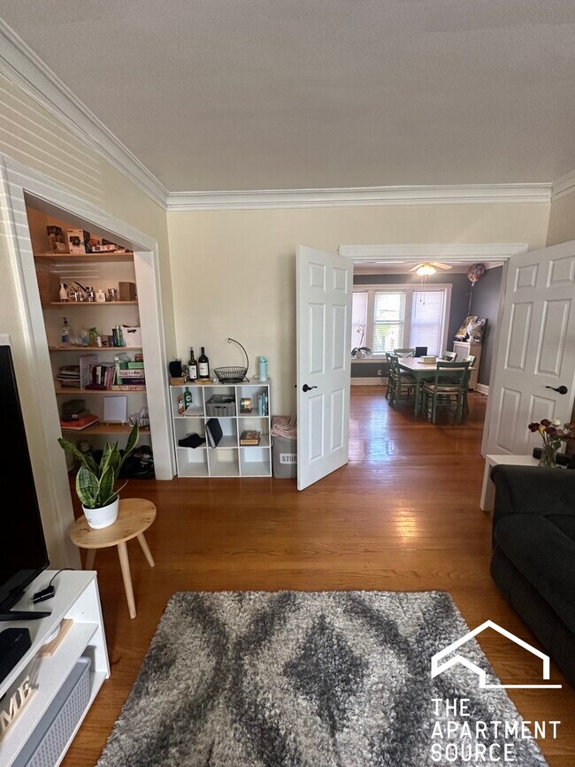 Building Photo - 2416 W North Shore Ave