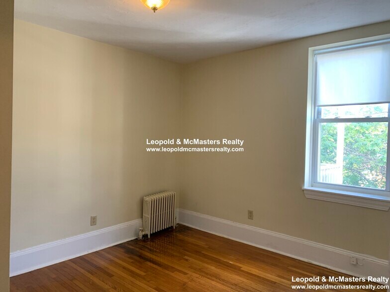 Building Photo - 136 Chiswick Rd