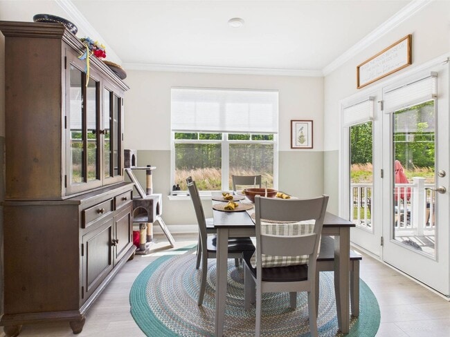 Building Photo - Stunning 5 Bedroom 4.5 Bathroom Located in...