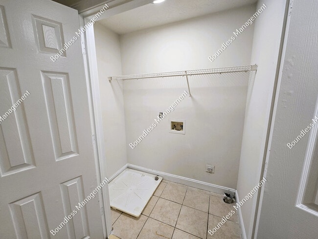 Building Photo - 1687 Thoms Dr NW