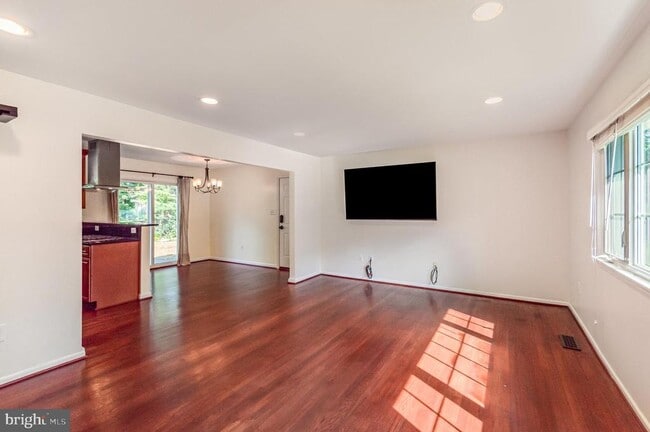 Building Photo - 519 Woodland Ct NW