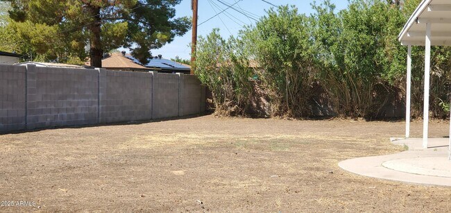 Building Photo - 17412 N 21st Dr