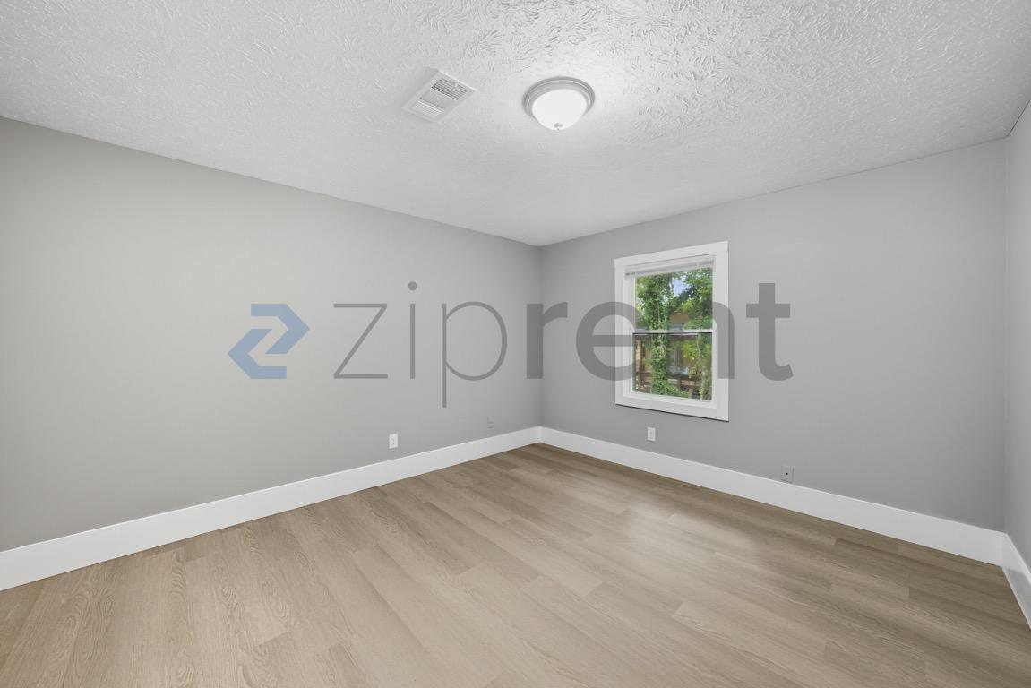 Building Photo - Unit A