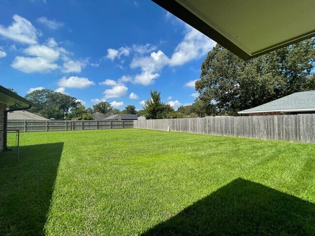Building Photo - Charming Three Bedroom Home In Shenandoah ...
